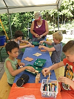Heut gehts rund_02_Kids schmirgeln.JPG