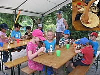 Stockbrot_01_Teig machen.jpg