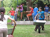 Spaßolympiade_07_Schubkarrenrennen.jpg